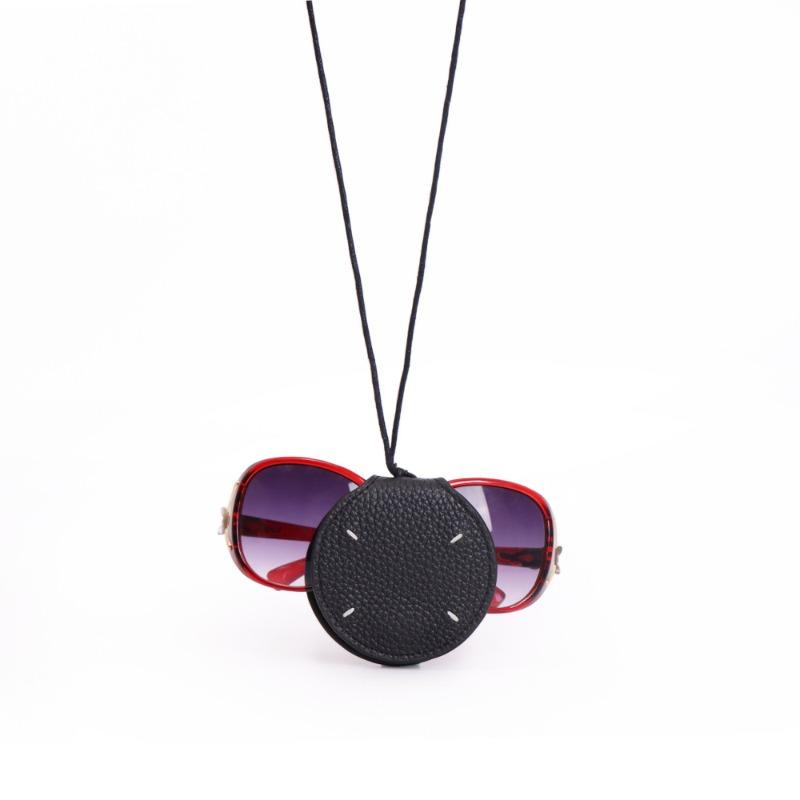 New niche design leather neck glasses bag texture accessories decorative pendant convenient magnetic sunglasses storage clip