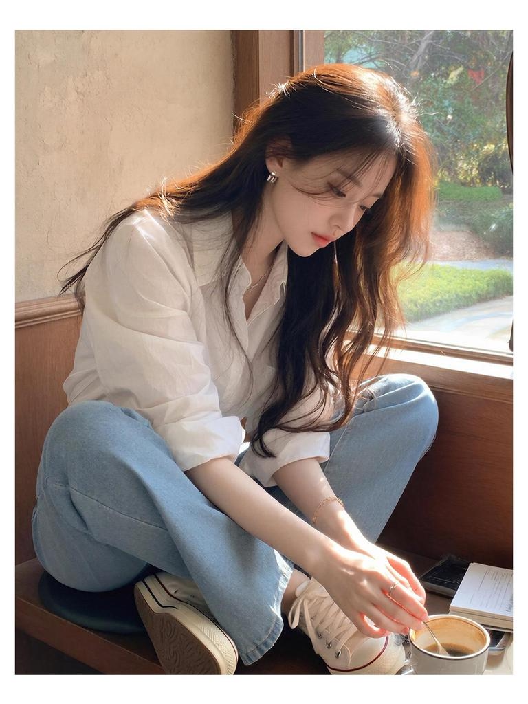 Women's High-End White Shirt: Stylish, Loose-Fit, Age-Reducing Spring/Autumn Top (2026 Collection)