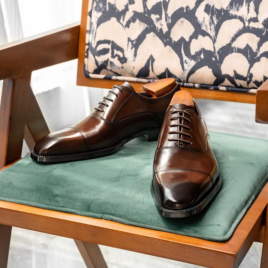 

Деловое платье Британская мужская обувь Маленький квадратный носок Высококачественная обувь из коровьей кожи Мужские трехшовные оксфорды из кожи 44 темно-коричневого