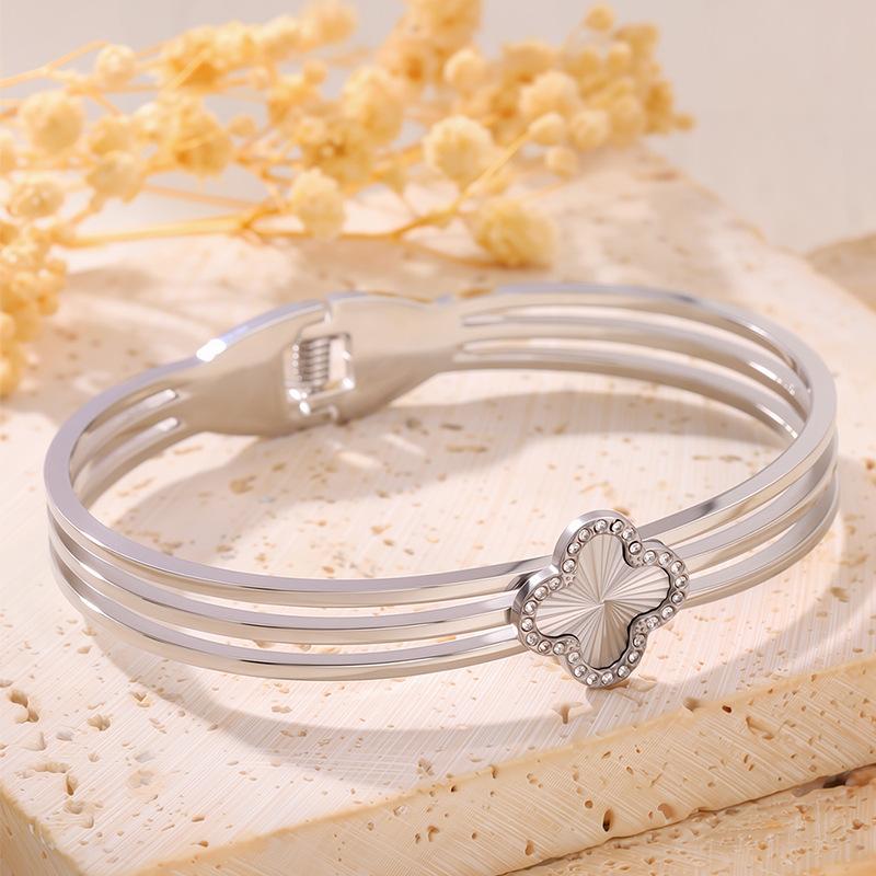New Titanium Steel Four-leaf Clover Women s High-end Open Bracelet One Size(16-22CM)