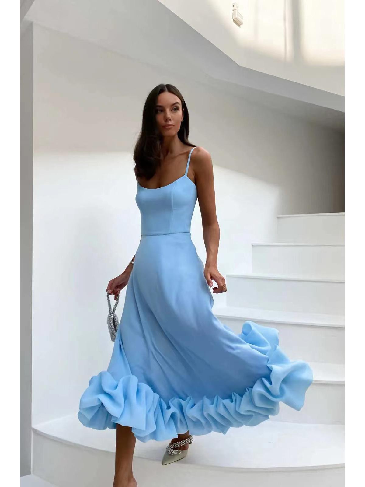 

Платье-трапеция с цветочным принтом и объемными цветами весна/лето 2023 г. M синий