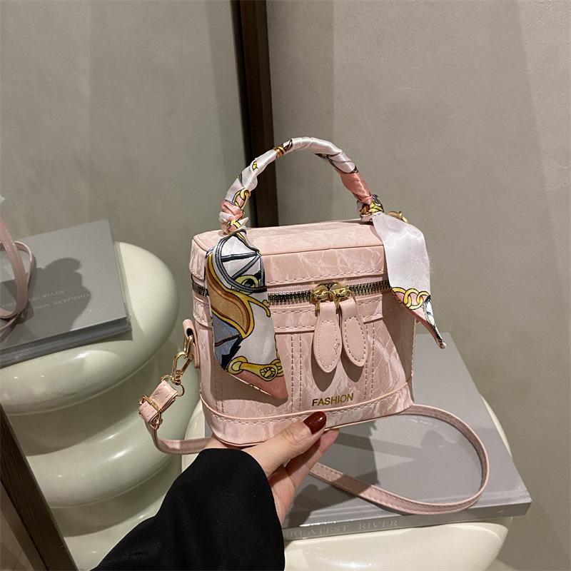 2025 New Model, Portable Box Bag, Women's Retro Fashion Bucket Bag, High-end Sense Niche Versatile Messenger