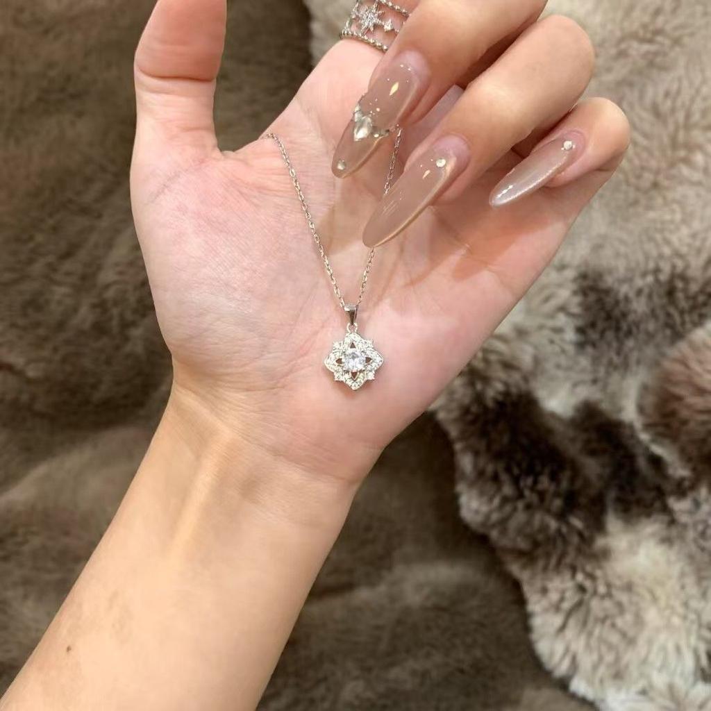 Flash diamond zircon lucky four-leaf clover necklace women's ins light luxury niche premium pendant collarbone chain Valentine's day gift