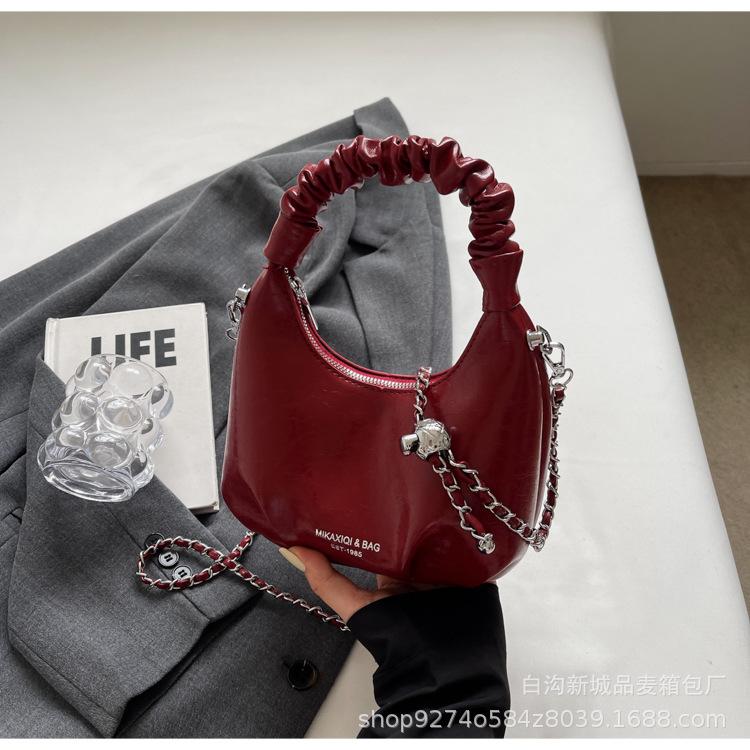 

2025 new summer fashion temperament shoulder messenger bag simple trend chain pleated bag women go out small bag бордовый