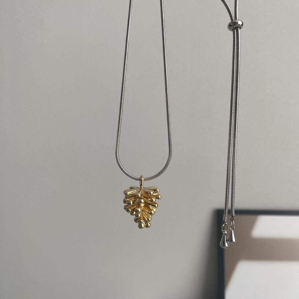 Adjustable Korean Pine Cone Pendant Necklace - High-End Niche Design for Women