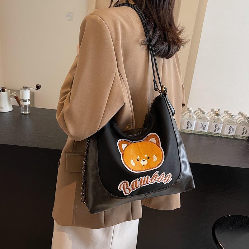 

Новая модная и милая женская сумка-тоут через плечо с медведем 2025 года в стиле Мори, повседневная сумка-мессенджер большой вместимости 30*11*30 чёрный