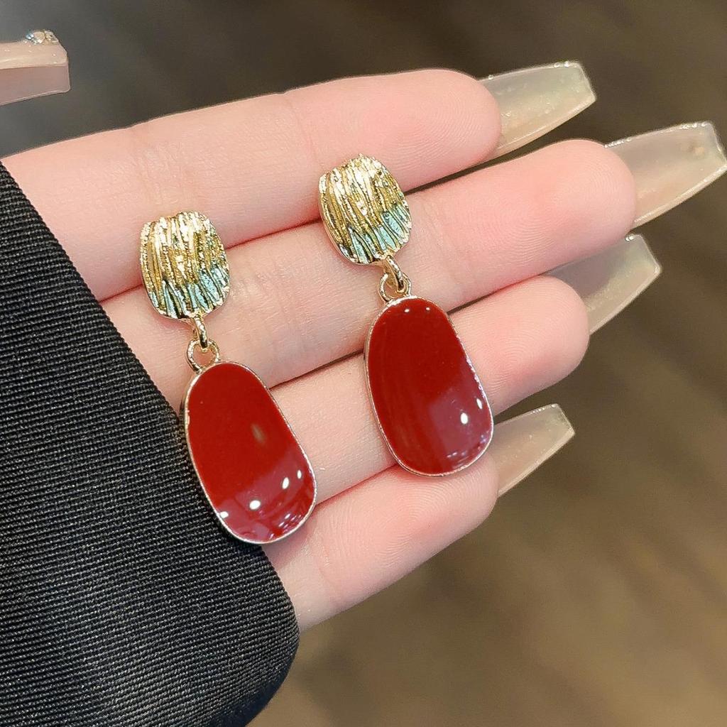 Korean Geometric Wine Red Earrings – Retro Hong Kong Style, Versatile and Elegant.