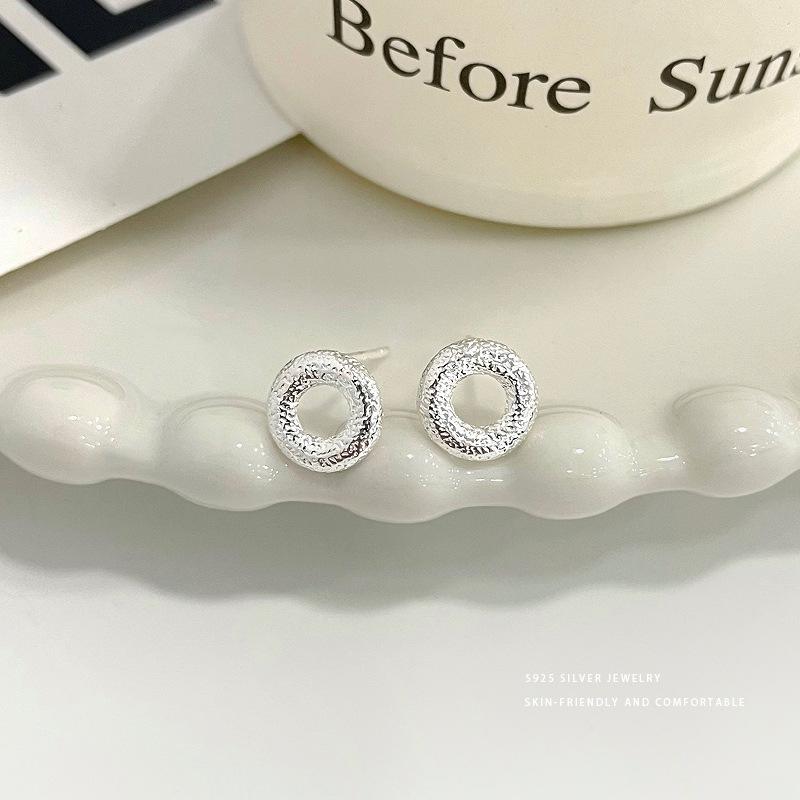 

Модный костюм-пончик для женщин, текстура, персонализированные легкие роскошные серьги, кольца, цепочка на ключицу