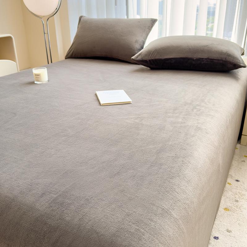 Cozy Flannel Velvet Bed Sheet - Thick, Soft, Solid Color for Autumn/Winter