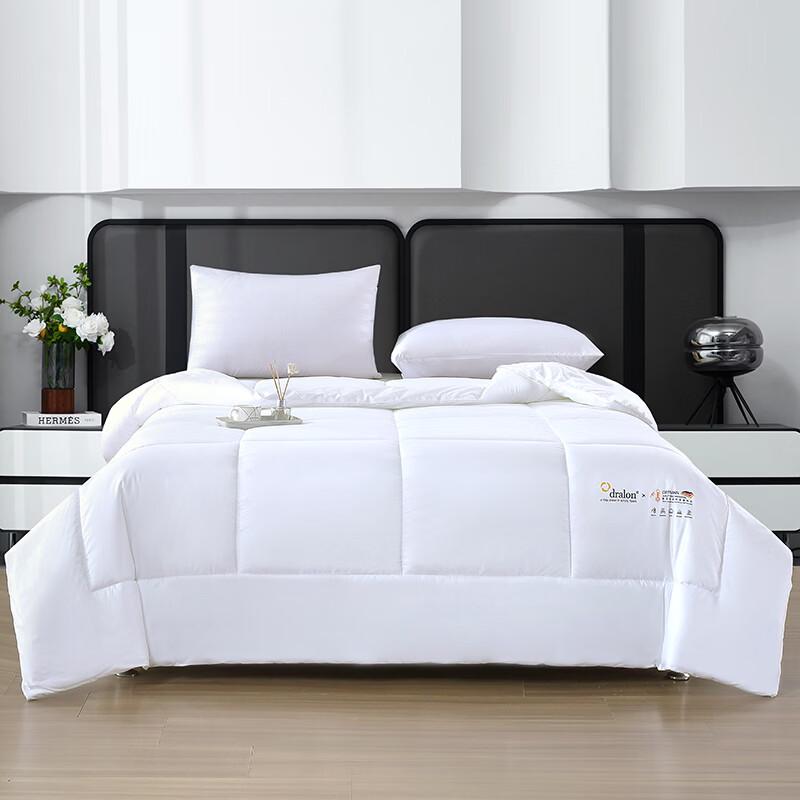 Yalu German Velvet All-Season Quilt