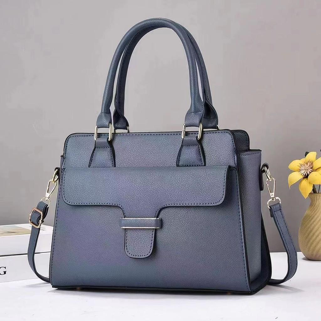 Vintage Large Capacity Women's Shoulder Bag With Trendy Crossbody Design And Chic Chain Details