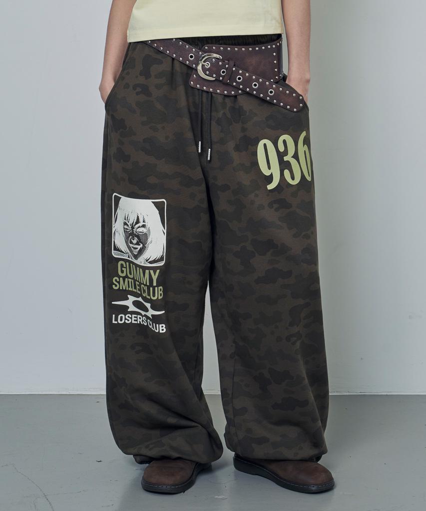 Lujeoseukeulleob Gummy Smile Club Wide Sweatpants Camo