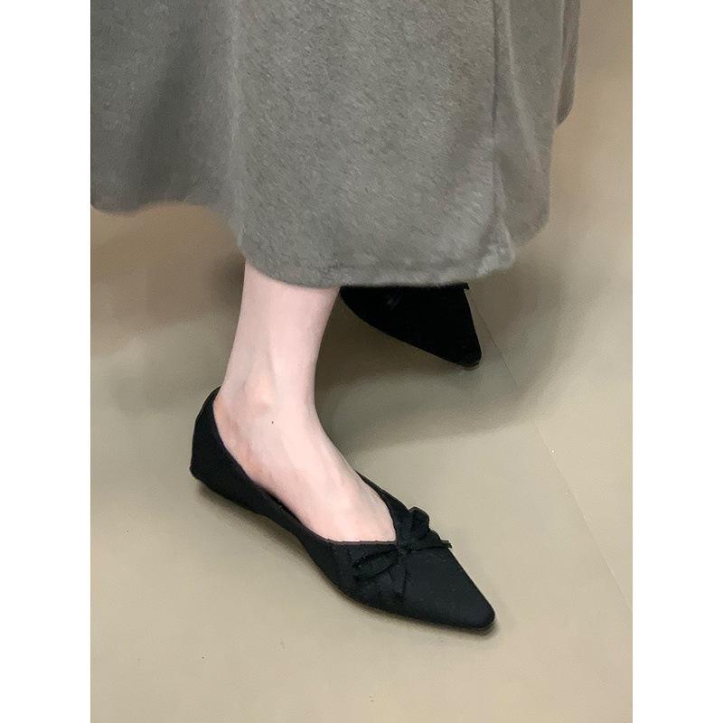 Temperament Bow Pointed Head Shallow Mouth Versatile Ladyshoes Women's Folds 2025 Summer New Single Shoes