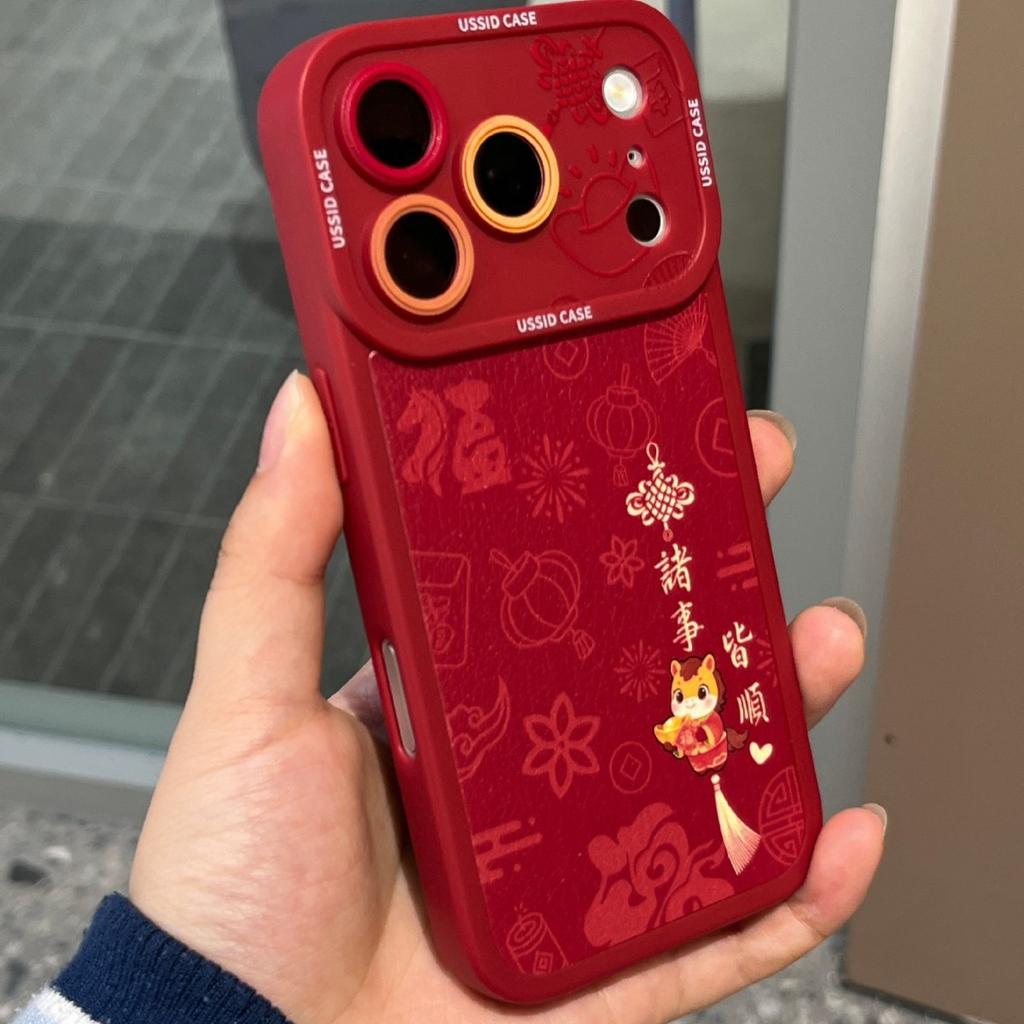 Custodia rigida in pelle di pony per Apple 17 rossa 16promax Anno del Cavallo 15 uomini e donne 14 con cordino custodia per cellulare
