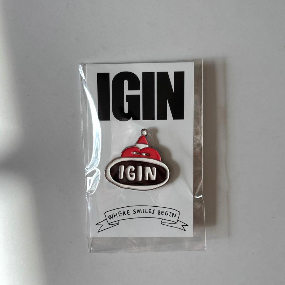 

[Б/У] Значок JINIGIN HOLIDAY EDITION