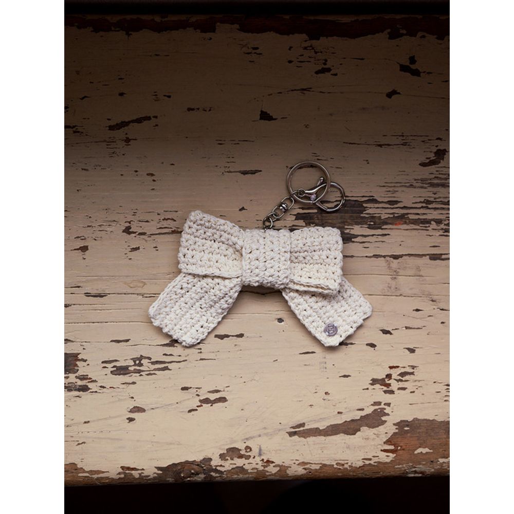 Slowslowly No.205 / Big Ribbon Crochet Keyring _ Cream