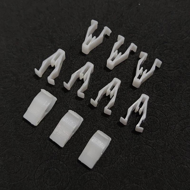 Mitsubishi & Mazda Dashboard Retaining Clip MQ907568