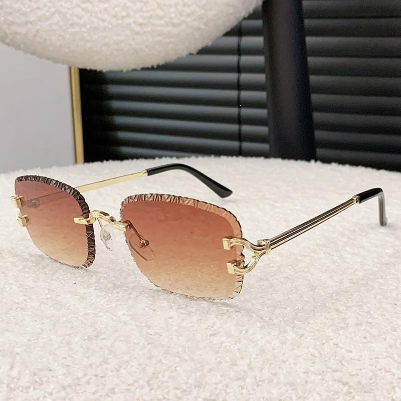 Chic Metal Frame Square Sunglasses With Pc Lenses For Outdoor And Party Wear