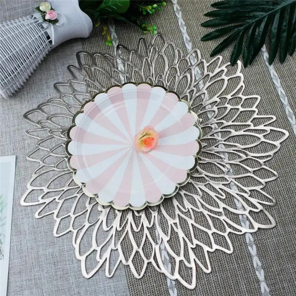 Wipeable Placemats Set of Round Hollow Out Blooming Flowers Place Mats Coaster for Dining Table Holiday Party Wedding Decoration