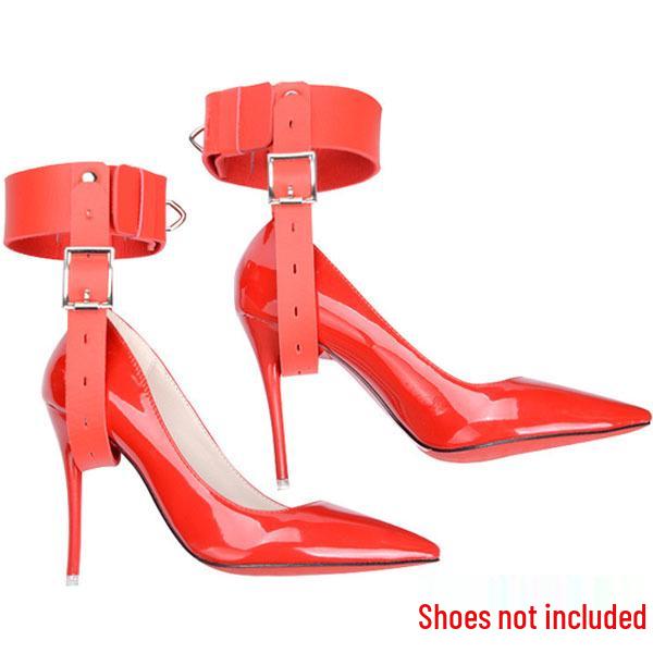 Flirt-Bondage-Set für Erwachsene: Hohe Absätze, Verriegelbare Riemen, Handschellen, Fußfesseln