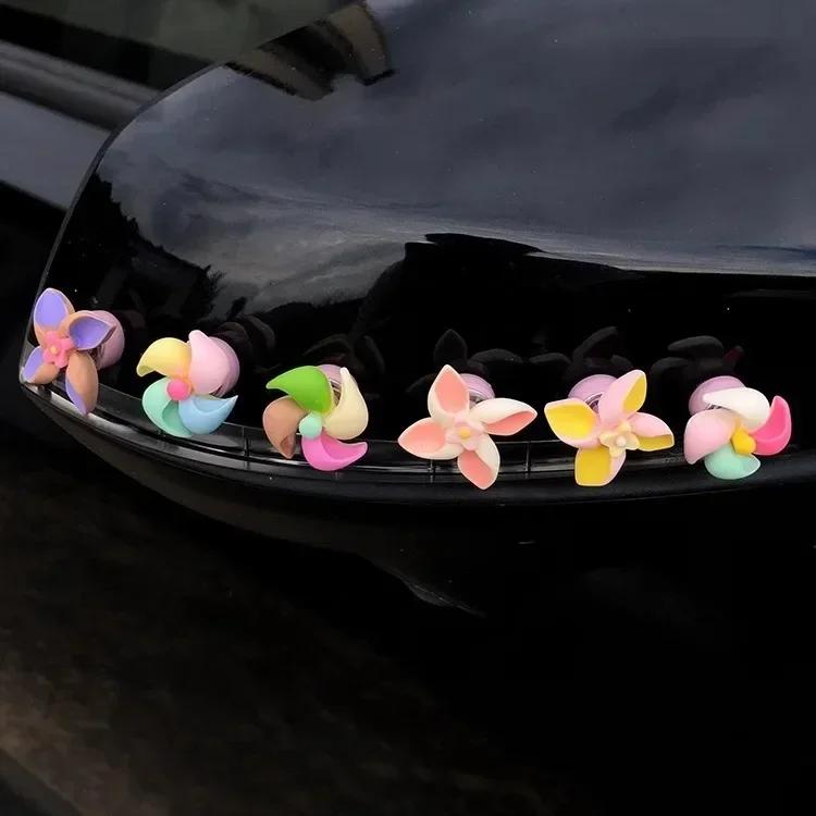 Creative Car Ornaments Shaking Head Cute Fresh Sunflower Center Console Rearview Mirror Ornaments Car Accessories Ladies Gifts