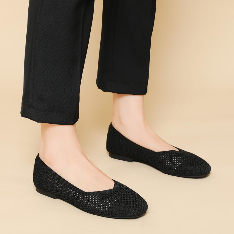 

New fly-woven shoes women s versatile mesh knitted thin heel pointed women s shoes one-pedal shallow mouth flat shoes 34 чорний