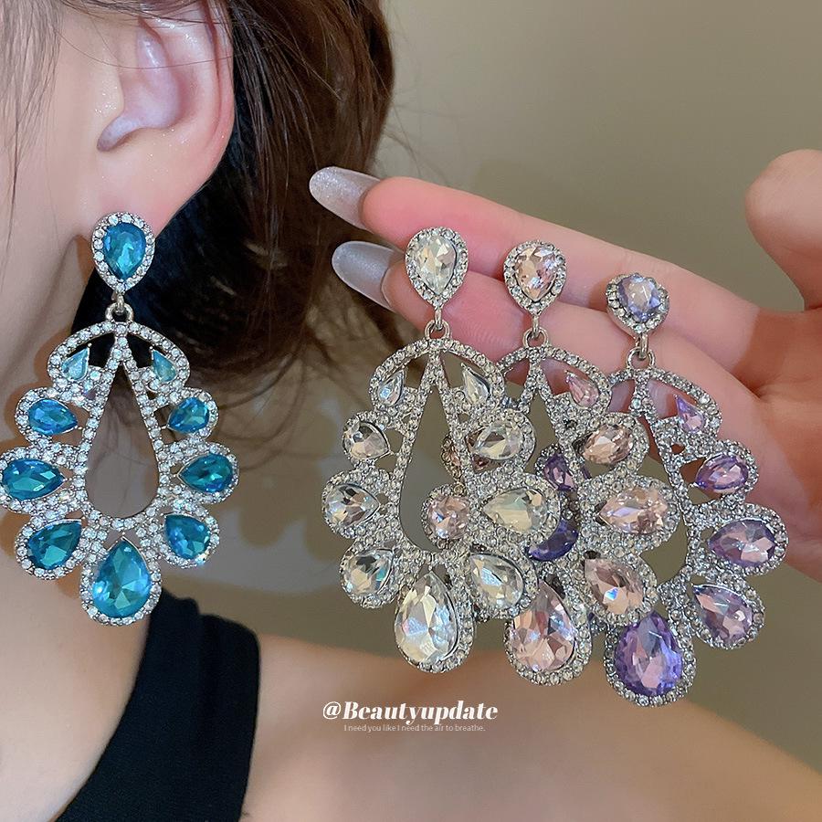 Silbernadel Strass Tränenohrringe: Luxuriöse, Modische, Hochwertige Hofstil-Stecker mit einem Individualistischen, Übertriebenen Design.