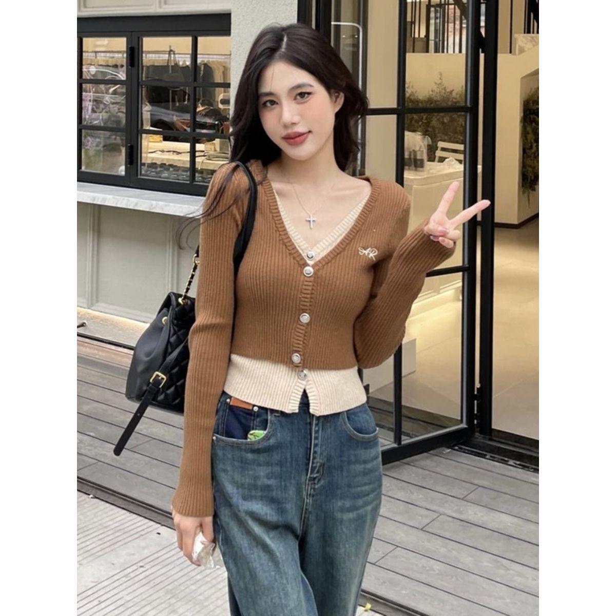 

Women s Slim-Fit V-Neck Knitted Cardigan Sweater - Fake Two-Piece, Autumn/Winter 2025 One Size чорний