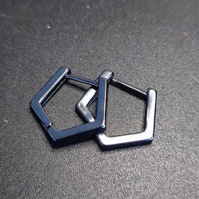 Persönlichkeit Hübsch Polygonal Herrenohrringe Nicht-Mainstream Punk Einfach Fünfeckig Mini Schwarz Gold Ohrstecker Unisex