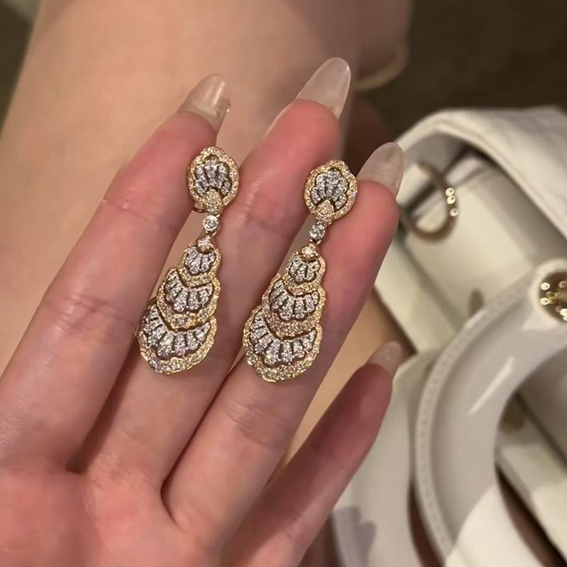 Medieval Gold Fan-Shaped Water Drop Temperament Earrings, Long Fringed Retro Earrings, Femininity, High-End Design Earrings.