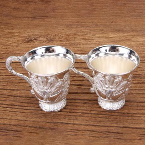 Auffälliges Weinbecher-Dekor im Retro-Stil, Legierung, schönes Weinglas mit Strass-Dekor für die Fotografie