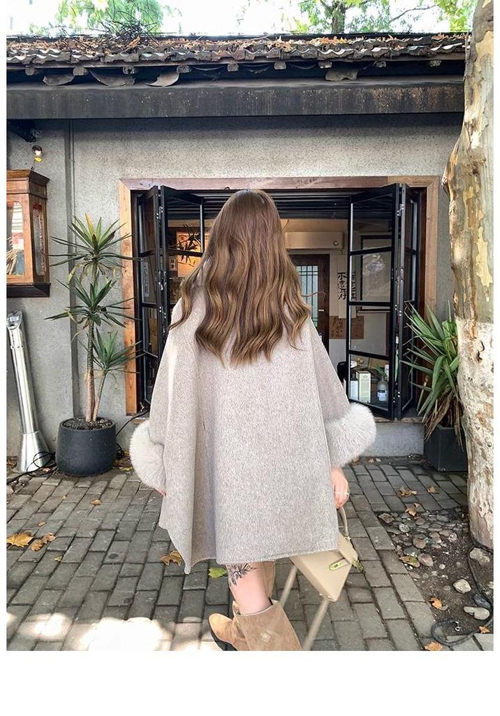 2025 Autumn/Winter Popular Wool Coat for Women with Fluffy Fur Collar and Cuffs
