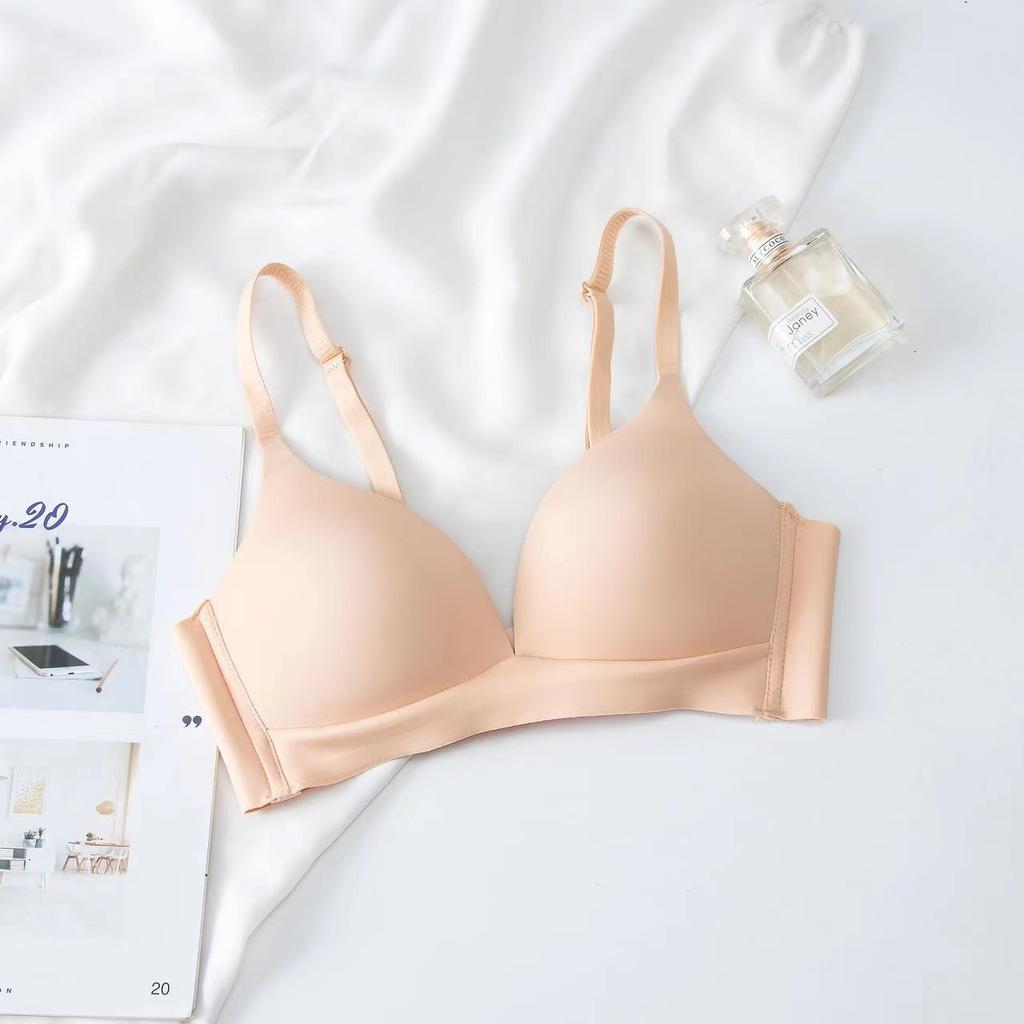 Women's Japanese Style Lightweight Seamless Bra Wireless Minimizing for Large Bust Palm Support Triangle Cup Smooth Surface Underwear