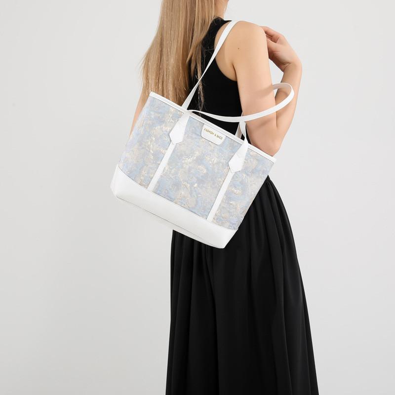 Fashionable Women's Large Capacity Tote Bag Chic Street Style Perfect For Daily Commuting