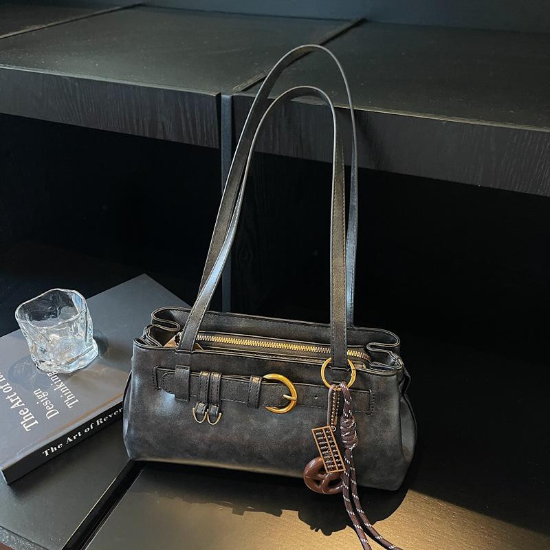 Retro bag women's large capacity 2025 new autumn and winter leisure niche design single shoulder underarm bag commuter pillow bag