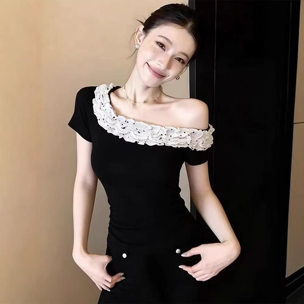 Design sense chic short-sleeved t-shirt women's new summer Korean black thin niche off-the-shoulder slanted shoulder top