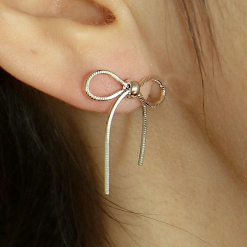 UNI.J Silky Line Ribbon Silver Earring Ie390