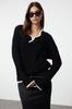 Women's Fashionable Stylish Sweater Black Wide Fit Color Blocked Knitwear Sweater