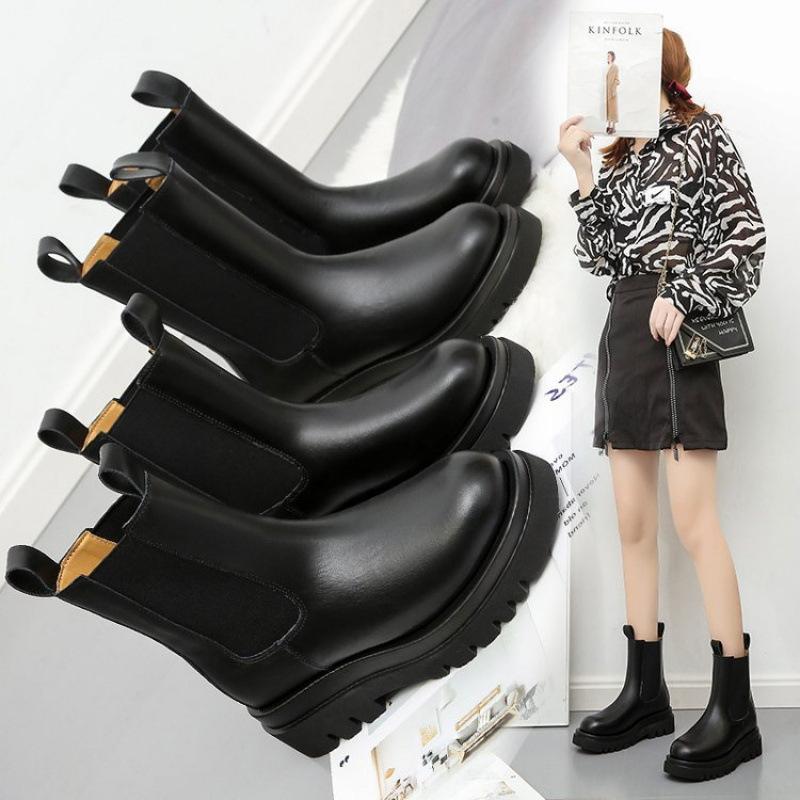 Autumn and winter leather boots round head thick sole medium tube Chelsea boots street shot