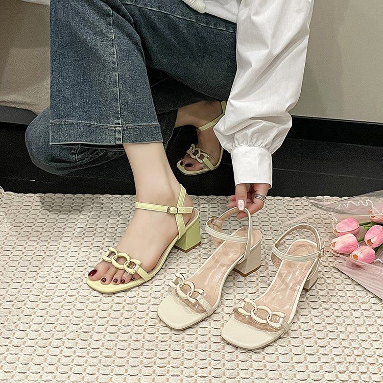 Square head thick heel outer wear Internet celebrity word belt fashion high heel sandals niche skirt versatile 2025 summer and autumn new