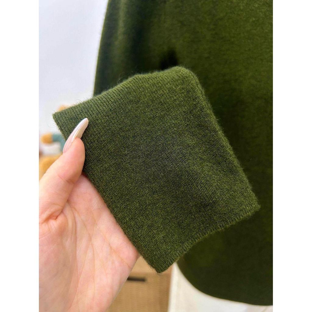 Retro Dark Green Miu-Style Stand Collar Knit Sweater for Women - Cozy and Warm Autumn/Winter Top