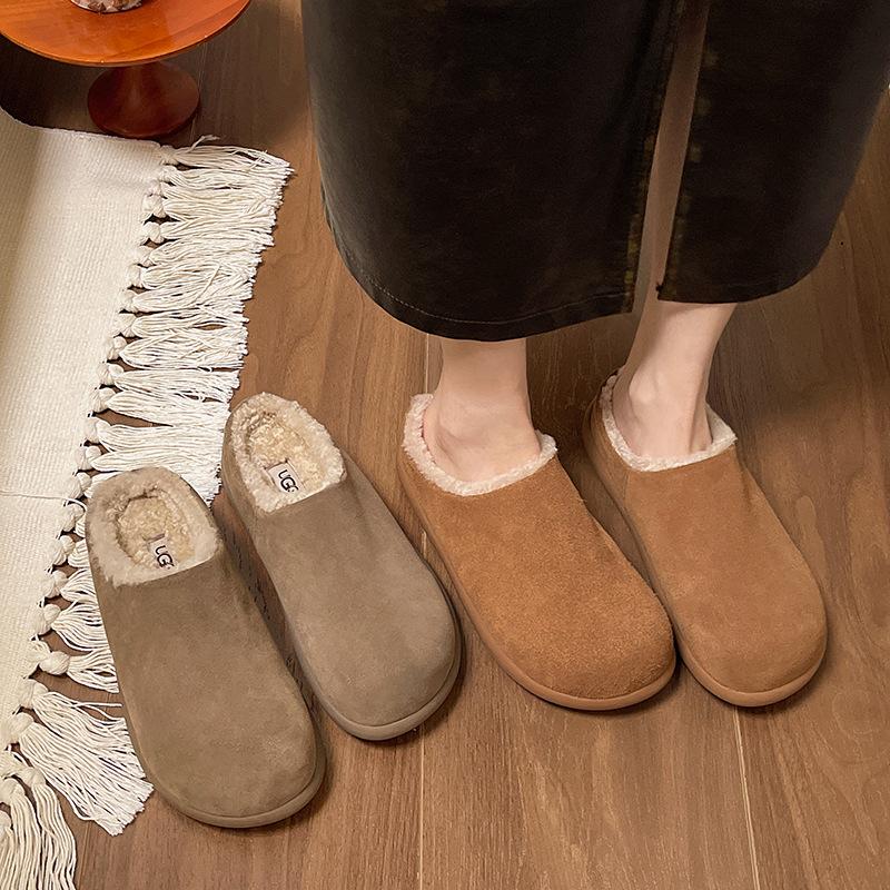 Mode tjocksulade plyschväska huvudtofflor 2025 höst och vinter nya ytterkläder lata skor exklusiva fluffiga tofflor