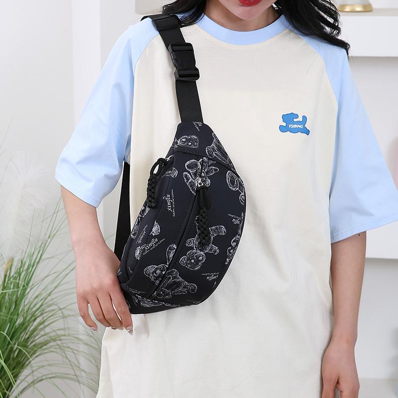 Unisex Bear Print Fanny Pack – Waterproof Nylon Waist Bag for City Walks, Lightweight & Adjustable
