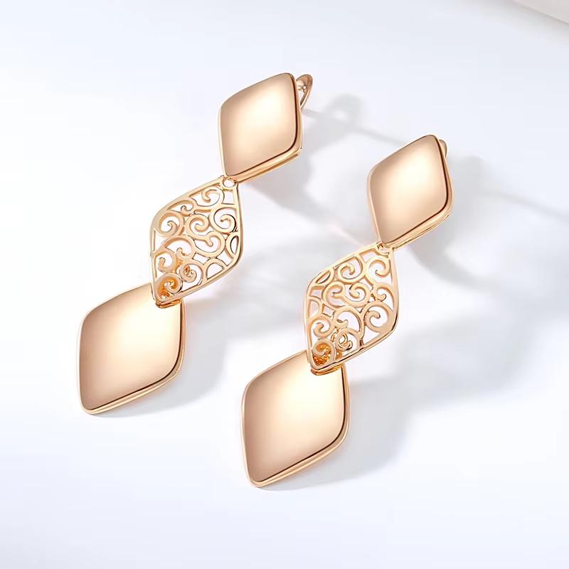 

Глянцевые ромбовидные геометрические золотистые крупные серьги-подвески для женщин Элегантная текстура Роскошные украшения золотой