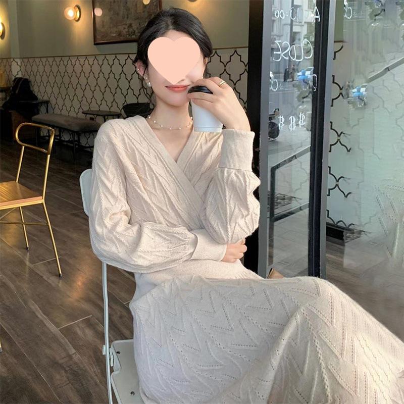 2024 Women s Black Knitted Mid-Length Wool Dress with Matching Autumn/Winter Coat Small