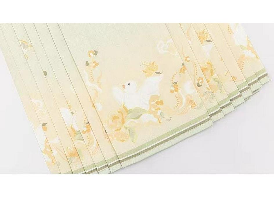 Children's Ming Dynasty Style Hanfu: Little Autumn Girl's Shirt and Skirt with Collar and Tag for Spring and Autumn