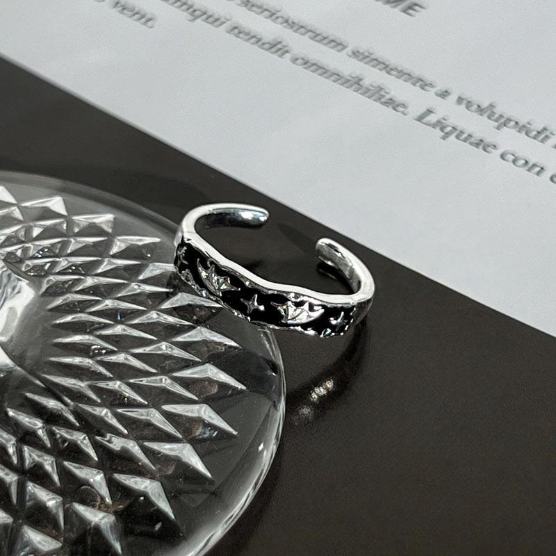 Black and white couple s ring, light luxury starlight, simple niche design, starry versatile temperament, high-end ring
