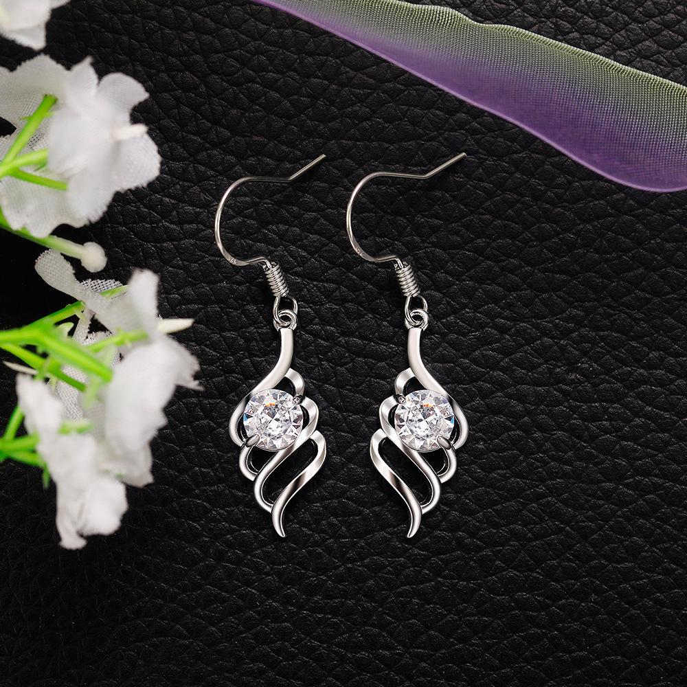 

2026 New Trendy Hollowed Out Geometric Elegant Mid To Long Earrings with Versatile Temperament, Zircon Zircon Accessories