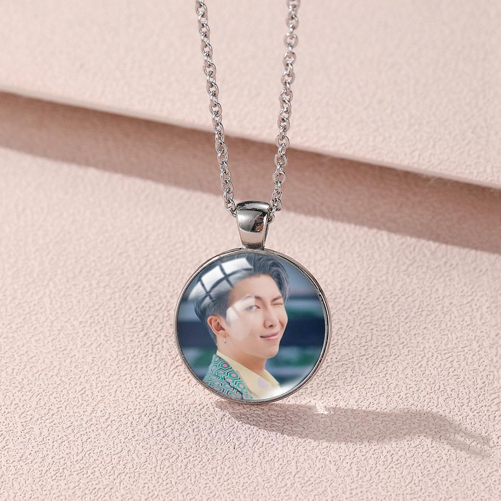 Colar redondo BTS, pingente Bangtan Boys com foto de membro, Item Colecionável Kpop para Fãs ARMY