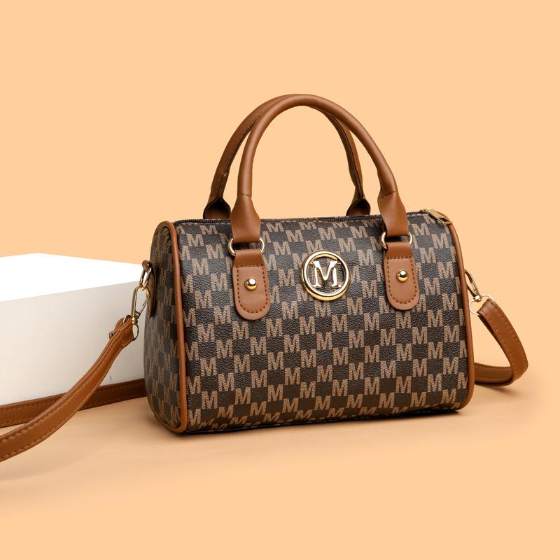 

Trendy Retro Printed Handheld Pillow Bag with Fashionable Alphabet, Three Use Shoulder Bag, Commuter Crossbody Bag, Female 23X13X16CM чорний